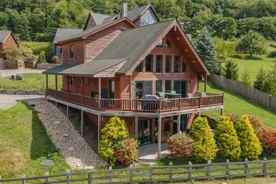 Image de Cozy Mountain Stay w/ Views & Hot Tub