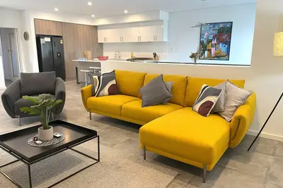 Image de 2 Chic Stylish Modern Family on Charles sleeps 6, location