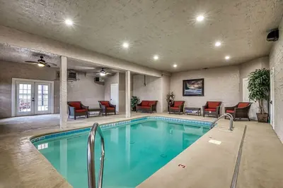 Image de Serenity Mountain Pool Lodge, Theater Room, Sleeps 42, Indoor Pool! ! !