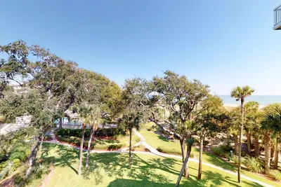 Image de Two Bedroom Oceanfront Condominium in Barrington Court!