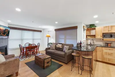 Telluride Gold: 2bd/2. 5bth w/ hot tub and locale!
