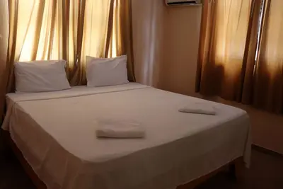 Image de Apartment 3: Lovely 2-Bedroom Apartment with Balcony, Kitchen, and Beach Access