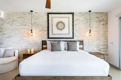 Image de Gorgeous Ocean Front Apartment Casa Shell by RedAwning