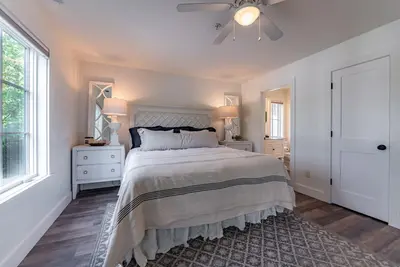Image de Downtown Clayton Farmhouse Loft 1br\/1ba
