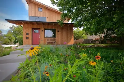Image de Clean, one bedroom, newly constructed home within walking distance of downtown.