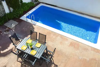 Image de Belle maison de vacances avec Wifi, piscine privée, climatisation, Tv, terrasse et parking