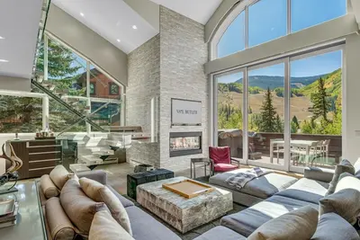 Image de Tyrolean Penthouse in Vail Village - Available Nye