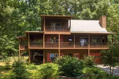Image de Lake View House with Hot tub