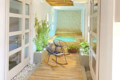 Image de Spectacular House In The Center With Jacuzzi Grande