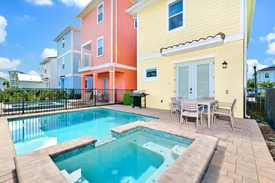 Image de Inviting Cottage with Private Pool near Disney with Margaritaville Resort &.