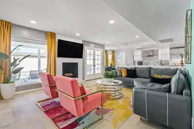 Modern Retreat Minutes from Shopping Dining & Golf
