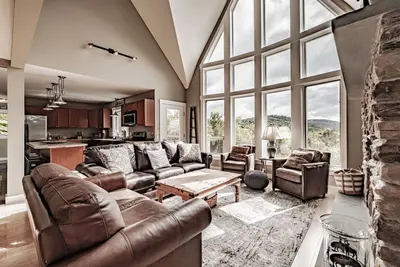 Image de Twin Peaks East-  at Sunday River - Rent one unit or both with adjoining access!