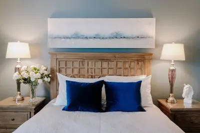 Image de McMillan Masterpiece - (Sleeps 8) comfy beds, big Tv’s, parking