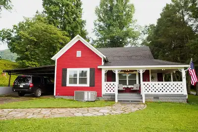 The Biketrail Bungalow-easily accessible and convenient to everything