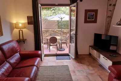 Image de T2 5*, quartier du Mouré, typique & calme, plages & centre à pied, parking privé