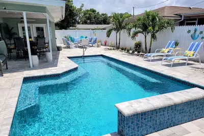 Image de **New Listing and New Pool**  Walk or Bike To Indian Rocks Beach.