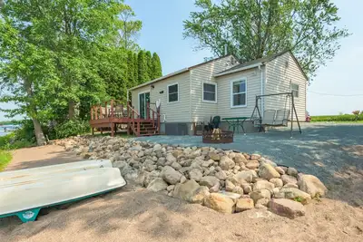 Image de Cozy Lakefront 2 Br- 1ba, Welcomes you!