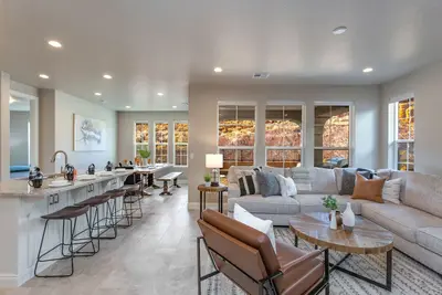 Image de Playtime at Esc 2367, Gorgeous new home with Bunk Room, Bbq, Foosball, Resort Pool, Slp 19