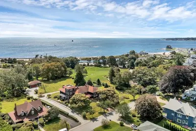 Image de Magnificent Ferncrest - Towering Home on the Coast