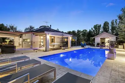 Image de Luxury Home with Pool. Only 4 min walk to Mount Martha Beach