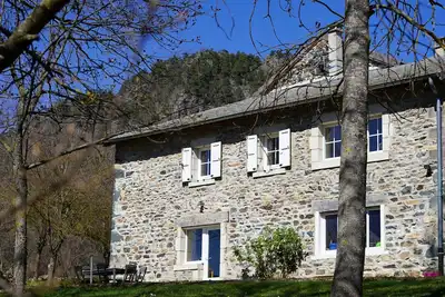 Image de Gîte rénové au calme avec Parking privé et Wifi gratuit à Saint-Étienne-Lardeyrol