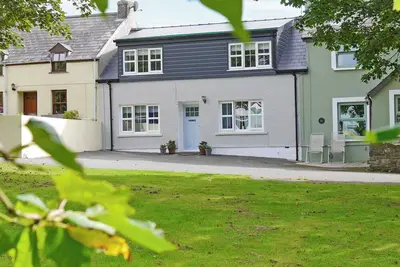 Image de 2 chambres à coucher à Neyland