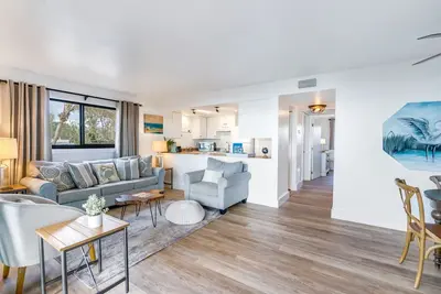 Stunning Views Casual Lux Décor - Directly on the Beach Jensen's “On the Gulf” North Beach 2