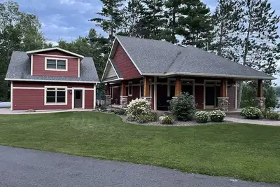 Image de Modern Lake House with Stunning Views