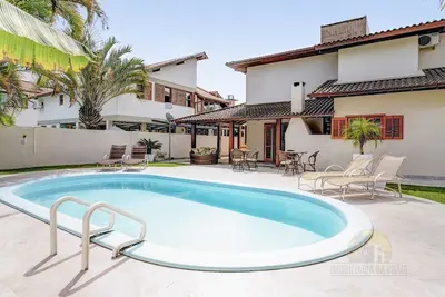 Image de House with 05 beds, swimming pool, next to the Open Shopping, check it out!