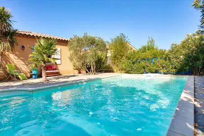 Image de Villa climatisée avec piscine et jardin - Logement entier