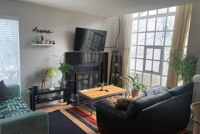 Image de Unique & Vivid Uptown Oasis | ☀Balcony | ♛King Bed