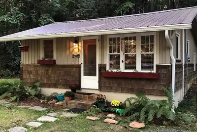 Image de Trails End Cabin, Pet Friendly, Lake James Oasis