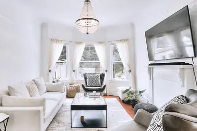 Image de Charming & chic 2bd Condo in Great Quiet Location