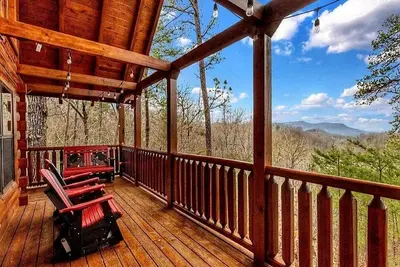 Image de New Year Specials - Gorgeous 5 Star Mtn Views - King Beds - Hot tub - Grill