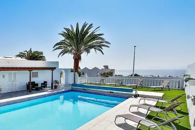Image de Stunning Sea view villa with 6 bed, 6 bath, Heated pool, Bbq and Games atrium.
