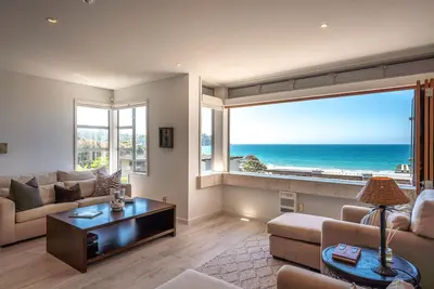 Image de Sunshine On The Beach - The Sands Unit 10 - Sunshine On The Beach is a beautifully appointed two bedroom apartment located at ‘The Sands’ resort right next to Onetangi Beach on Waiheke Island. Sleeping a maximum of 4 adults and 2 children, this is a