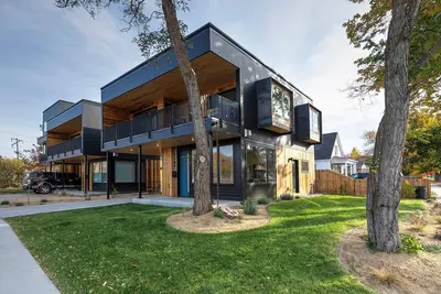 Image de Bright, airy, contemporary home located in central Missoula with mountain views