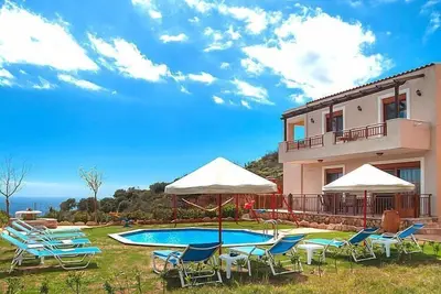Image de Villa accueillante à Triopetra avec piscine