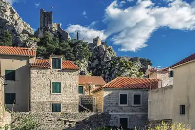 Image de Superbe maison à Omis avec WiFi