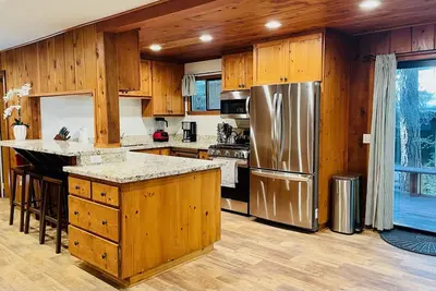 Lazy Bear Bungalow Pet Friendly Lake Escape