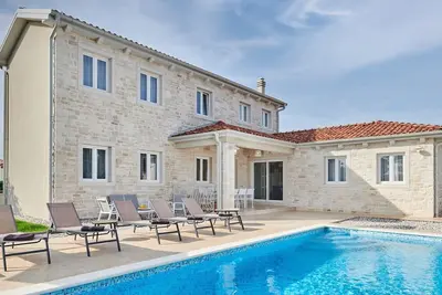 Image de Lovely Villa Leon with a swimming pool