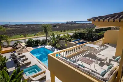 Image de Luxury Front Line Villa in Lagos: Magnificent Sea Views, Private Pool & Jacuzzi