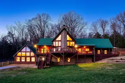 Image de Private Indoor Pool Heated, Hot Tub, Arcade, Theater, Firepit, Grill, Deck, Pets Ok