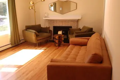 Charming Berkshire Getaway in a Modern Comfortable House