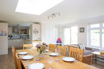 Image de Seaside detached 4bd home nr shops. Parking/Garden