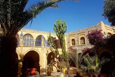 Maison de charme ancienne avec personnels de maison
