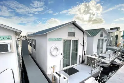 Image de Aqua Lodge Houseboat \"Yellow Tail \"