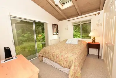 Relaxing Cottage by the Lake!