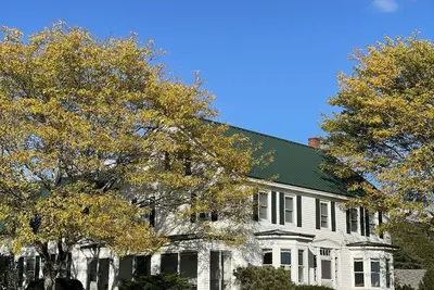Image de 6 bedroom Historic Farmhouse w/ stunning Lakeview