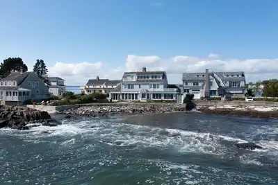 Image de Spectacular 4-Bedroom Luxury Home with Ocean and Mother's Beach Views!